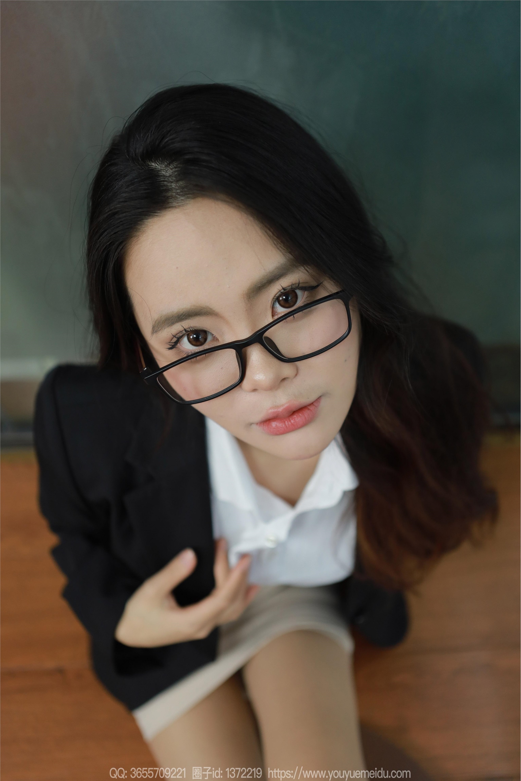 IESS异思趣向  2024.03.24 丝享家 1697 兔兔《眼镜辣兔》